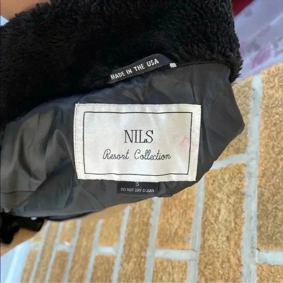 Nils Resort Collection Beige & Black Fleece
Vest Cinch Waist Apres small - Picture 8 of 10